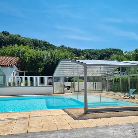 Etxean, De 1 A 6 Personnes Avec Barbecue, Parking Et Piscine